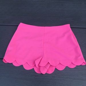 Hot pink scalopped bottom shorts!